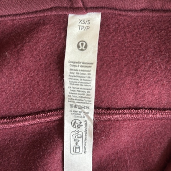 lululemon 1/2 Zip Oversized Scuba with Gold Zipper Detail in Garnet XS/S - Picture 3 of 5
